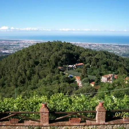 Casa Vacanza Bel Panorama Collina Versilia Apartment