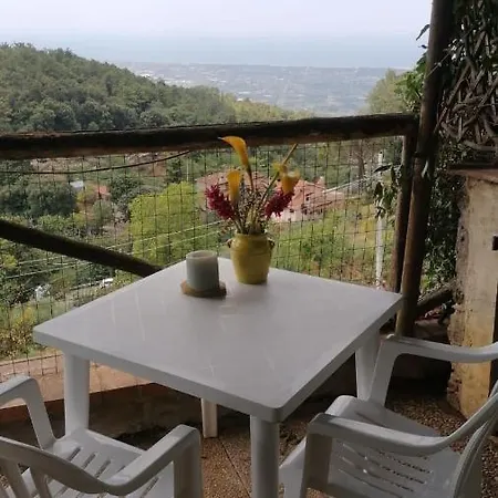 Casa Vacanza Bel Panorama Collina Versilia Apartment *